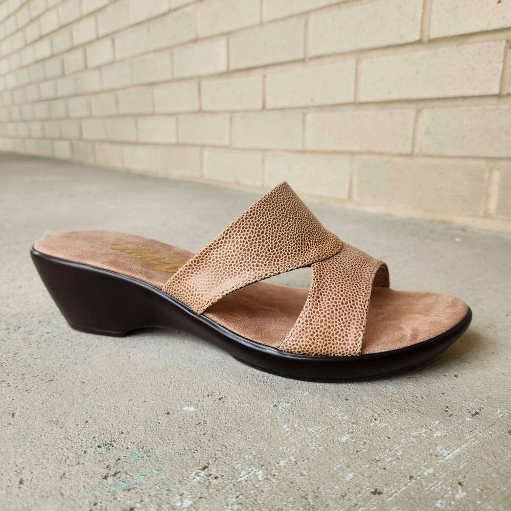 NEW ONEX women's gilda slide sandal in beige
